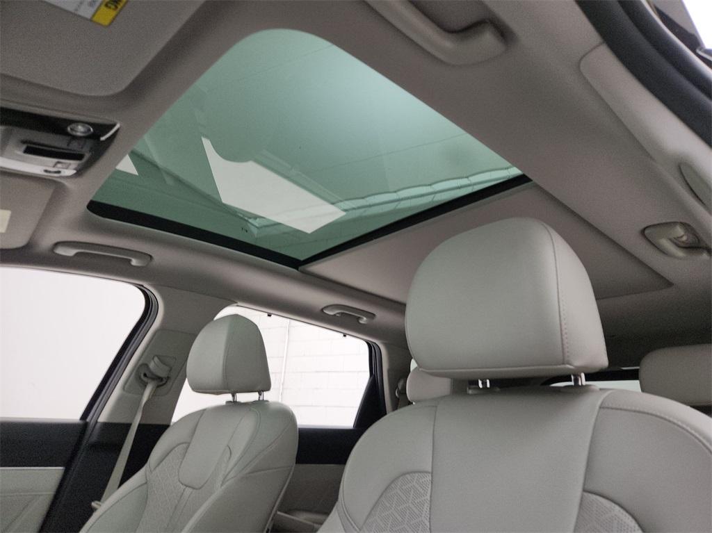 used 2023 Kia Sorento Plug-In Hybrid car, priced at $30,997