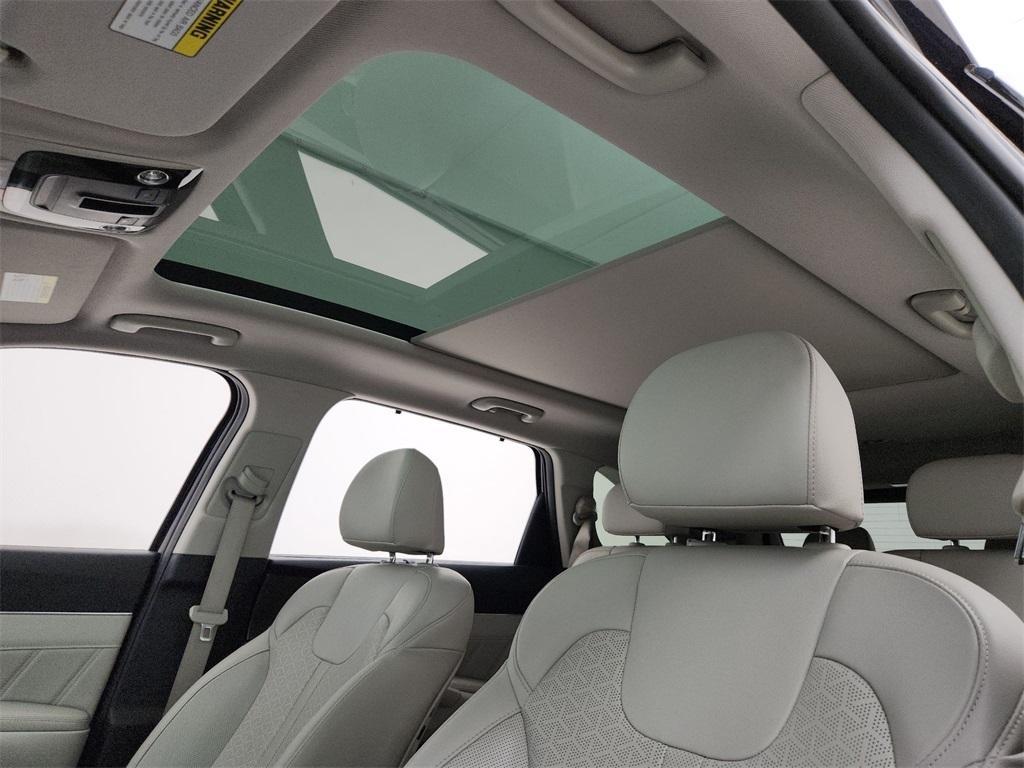 used 2023 Kia Sorento Plug-In Hybrid car, priced at $32,998
