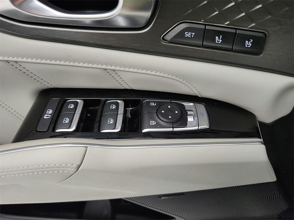 used 2023 Kia Sorento Plug-In Hybrid car, priced at $34,593