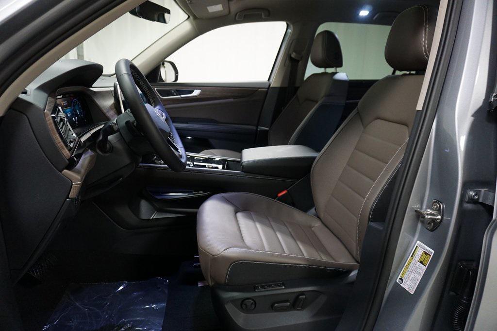 new 2025 Volkswagen Atlas car, priced at $44,072