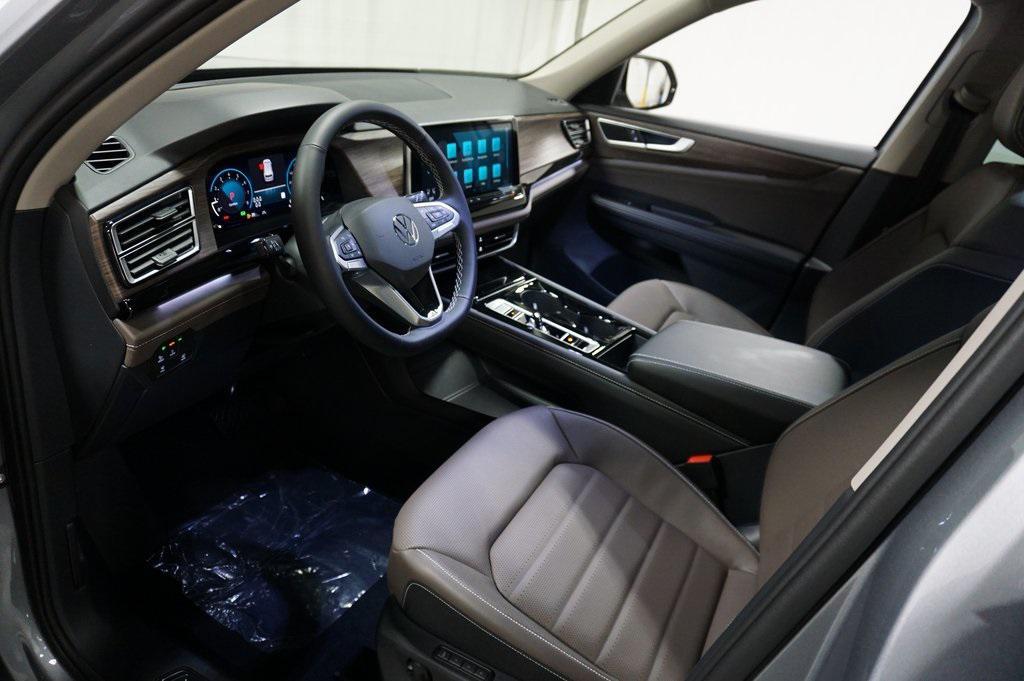new 2025 Volkswagen Atlas car, priced at $44,072