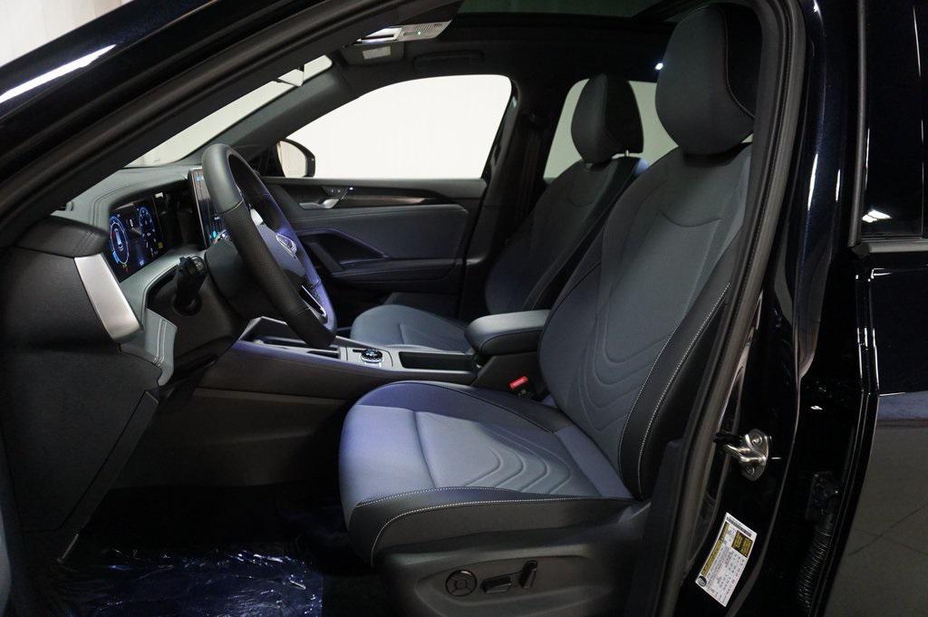 new 2025 Volkswagen Tiguan car, priced at $37,298