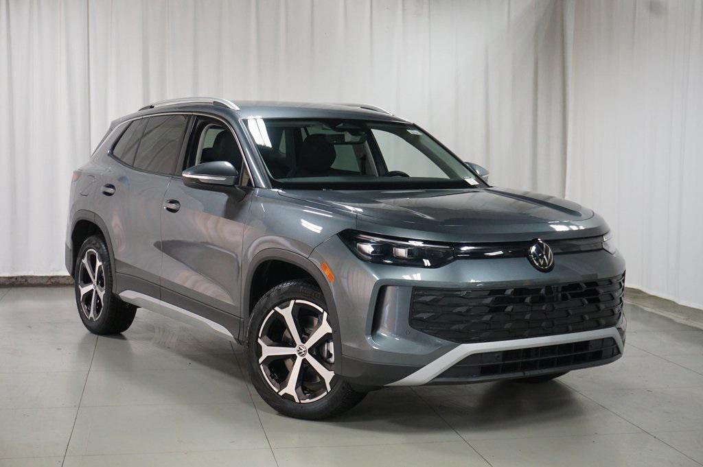 new 2025 Volkswagen Tiguan car, priced at $34,238