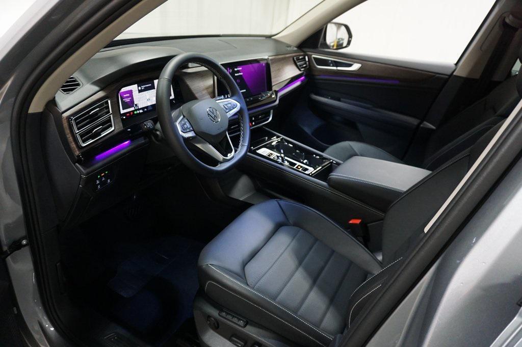 new 2025 Volkswagen Atlas car, priced at $43,420