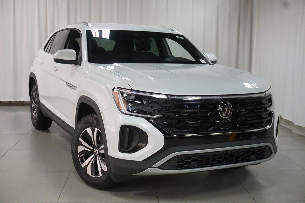 new 2026 Volkswagen Atlas Cross Sport car, priced at $43,256