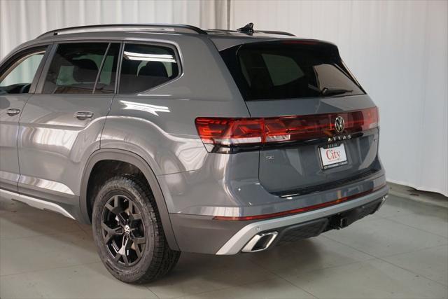 new 2025 Volkswagen Atlas car, priced at $45,841