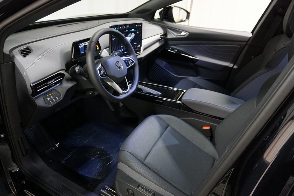 new 2025 Volkswagen ID.4 car, priced at $46,530