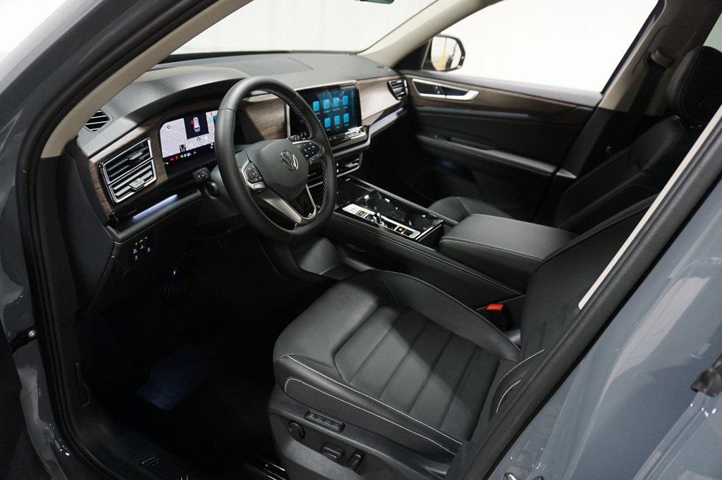 new 2025 Volkswagen Atlas car, priced at $44,607