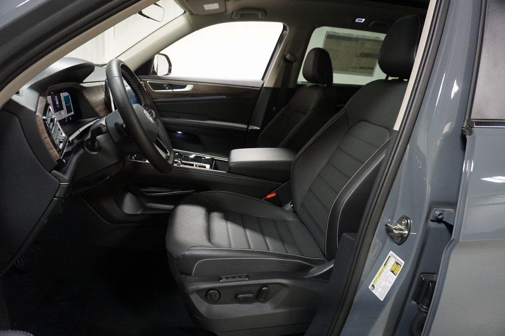 new 2025 Volkswagen Atlas car, priced at $44,607