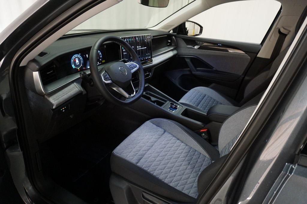 new 2025 Volkswagen Tiguan car, priced at $31,475