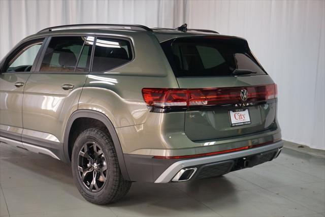 new 2025 Volkswagen Atlas car, priced at $45,404