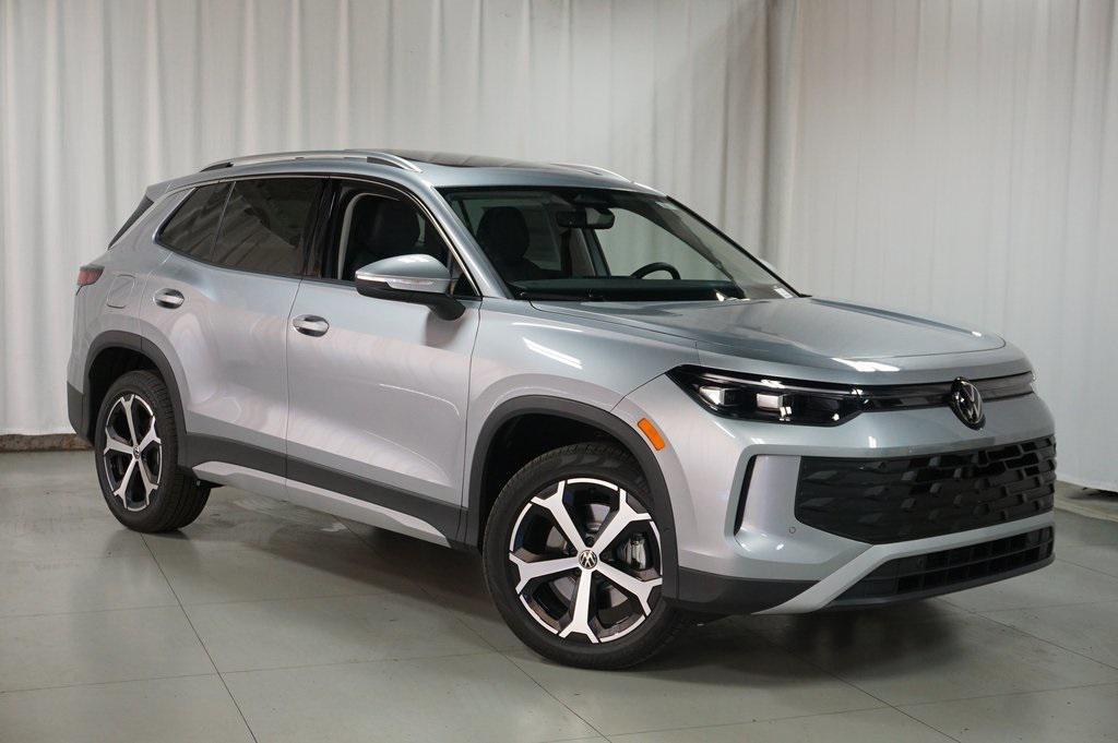 new 2025 Volkswagen Tiguan car, priced at $35,270