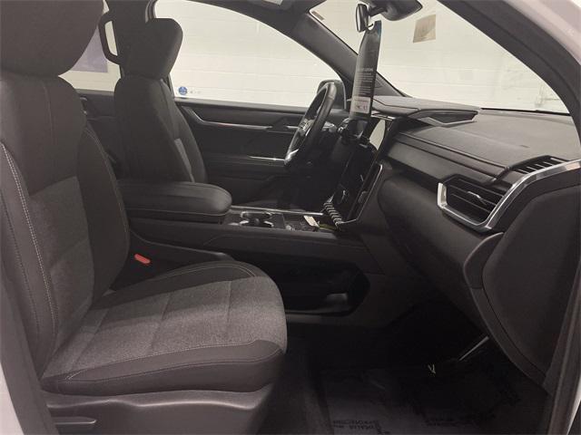 used 2025 GMC Acadia car, priced at $38,397