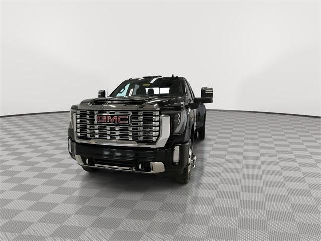 new 2025 GMC Sierra 3500 car, priced at $92,000