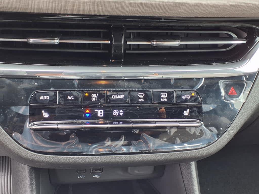 new 2025 Buick Envista car, priced at $31,585