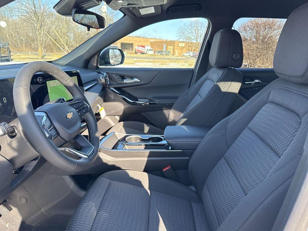 new 2025 Chevrolet Equinox car