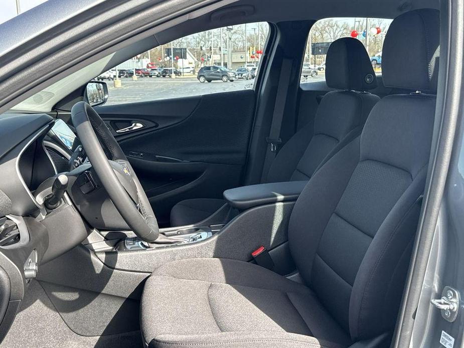 new 2024 Chevrolet Malibu car, priced at $25,241