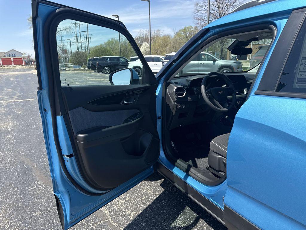 new 2025 Chevrolet TrailBlazer car, priced at $25,232