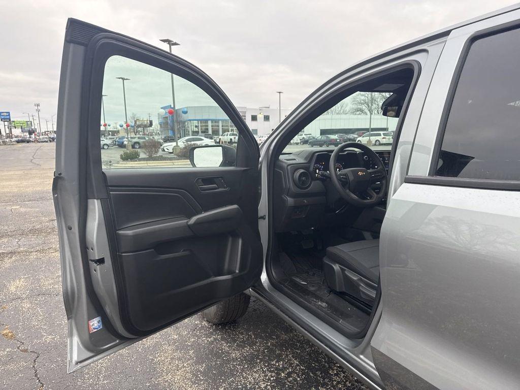 new 2024 Chevrolet Colorado car, priced at $29,981