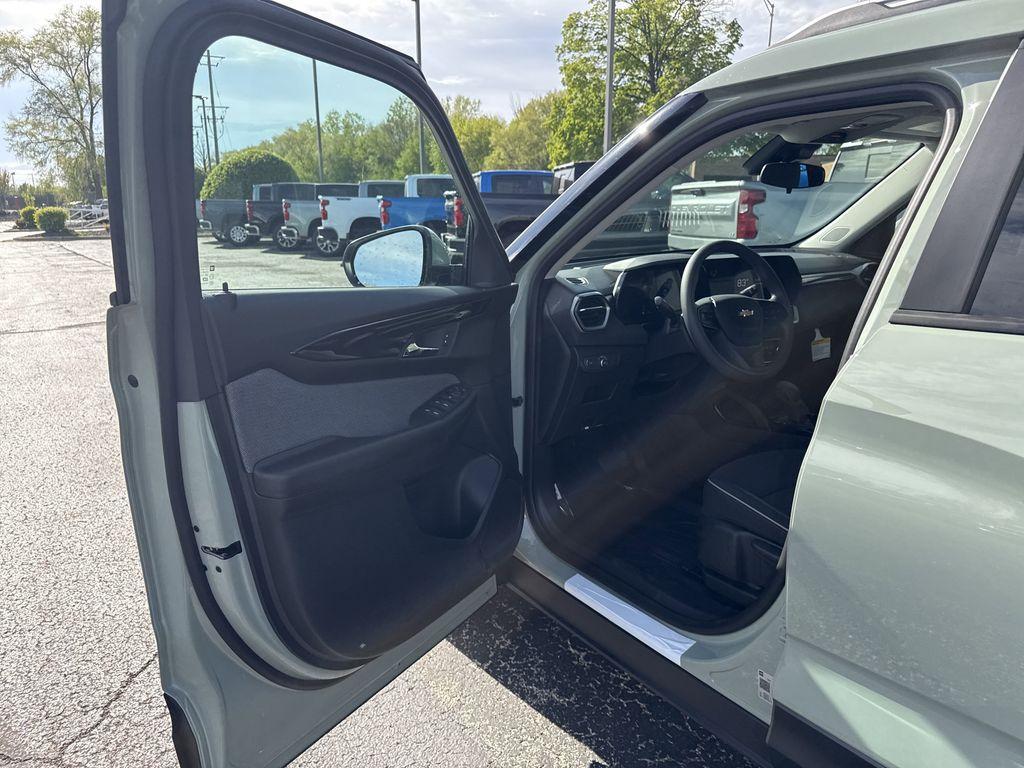 new 2025 Chevrolet TrailBlazer car, priced at $24,771