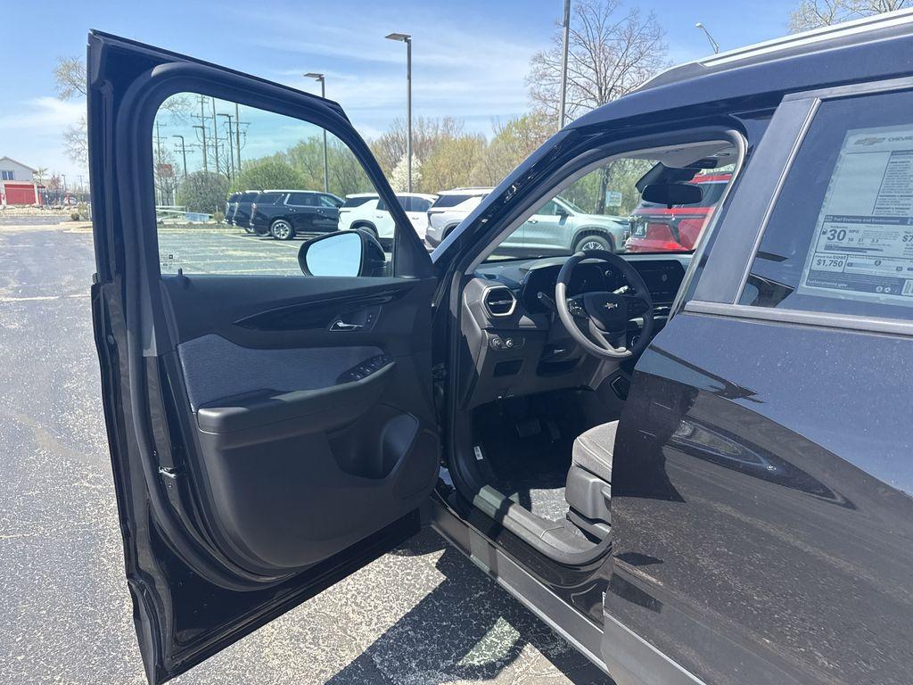new 2025 Chevrolet TrailBlazer car, priced at $24,171