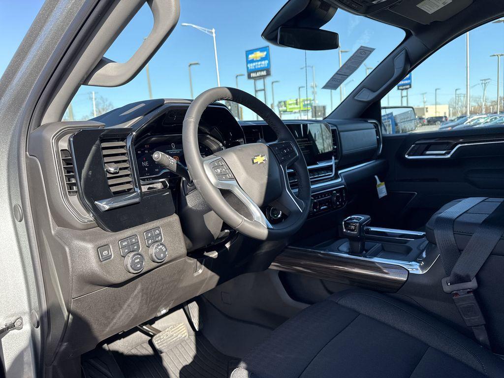 new 2025 Chevrolet Silverado 1500 car, priced at $56,732