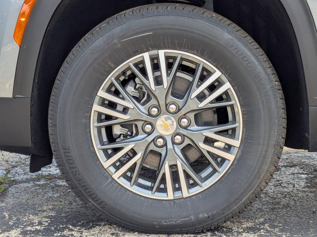 new 2025 Chevrolet Traverse car, priced at $41,835