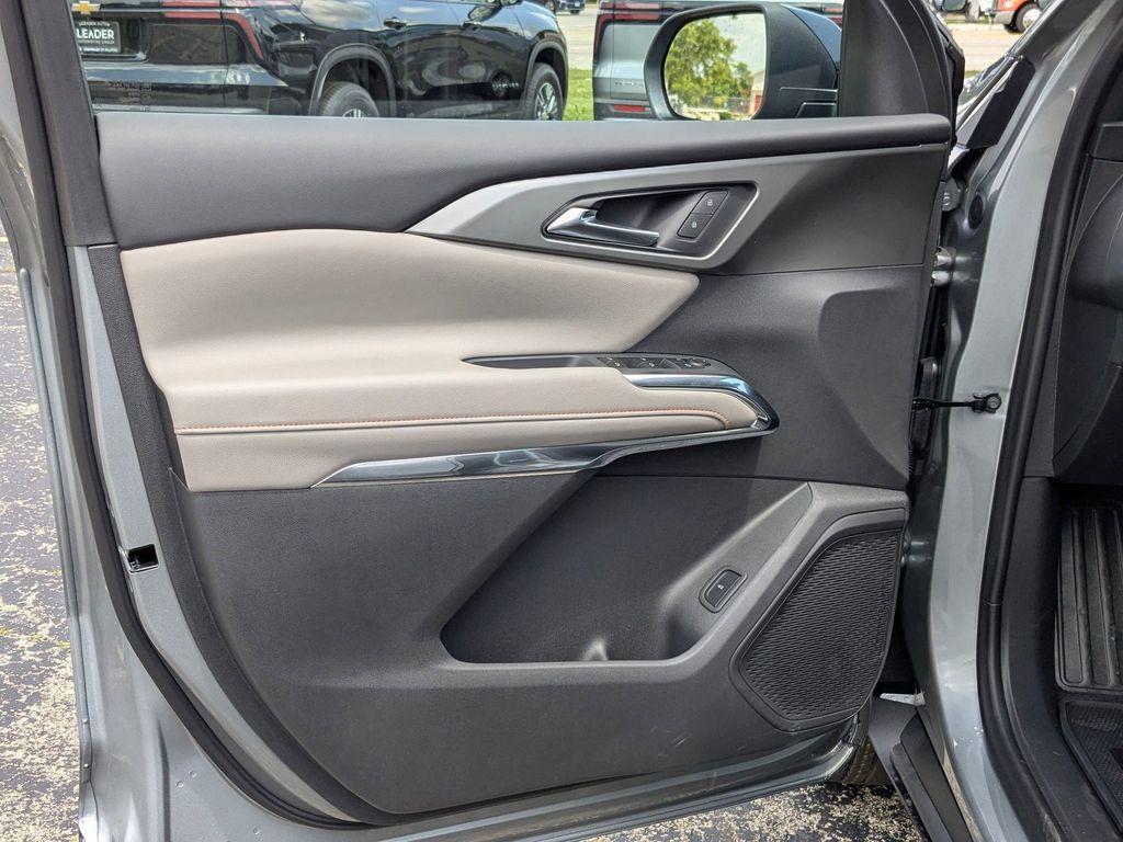 new 2025 Chevrolet Traverse car, priced at $41,835