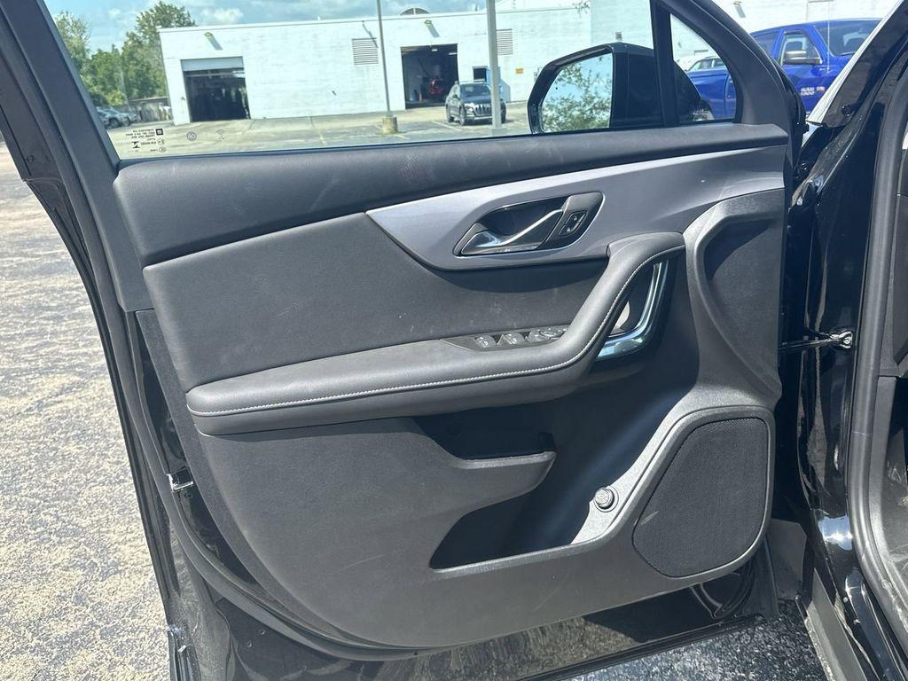 new 2025 Chevrolet Blazer car, priced at $32,575