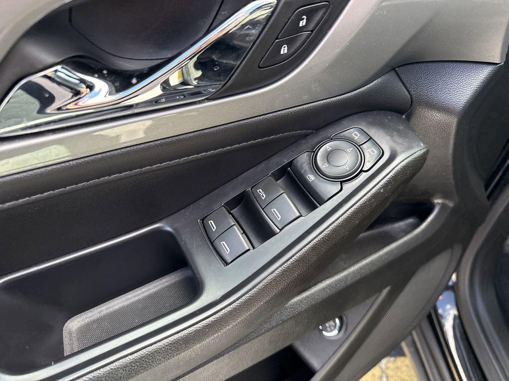 used 2022 Chevrolet Traverse car, priced at $24,367