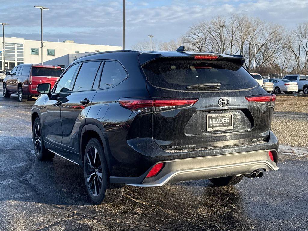 used 2021 Toyota Highlander car, priced at $32,290