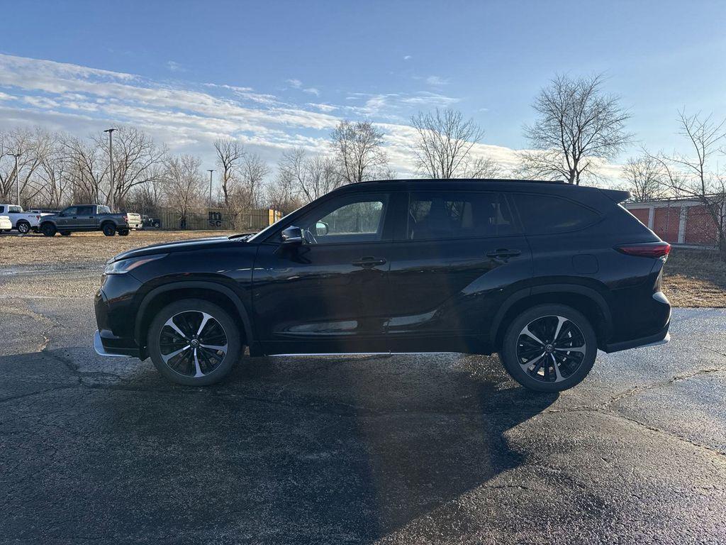 used 2021 Toyota Highlander car, priced at $32,290