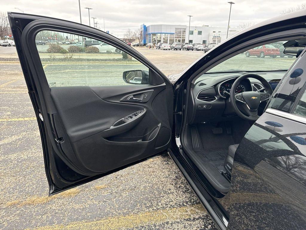 new 2025 Chevrolet Malibu car, priced at $25,933