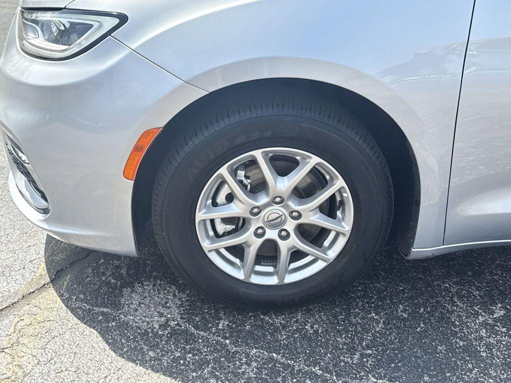 used 2023 Chrysler Pacifica car, priced at $22,867