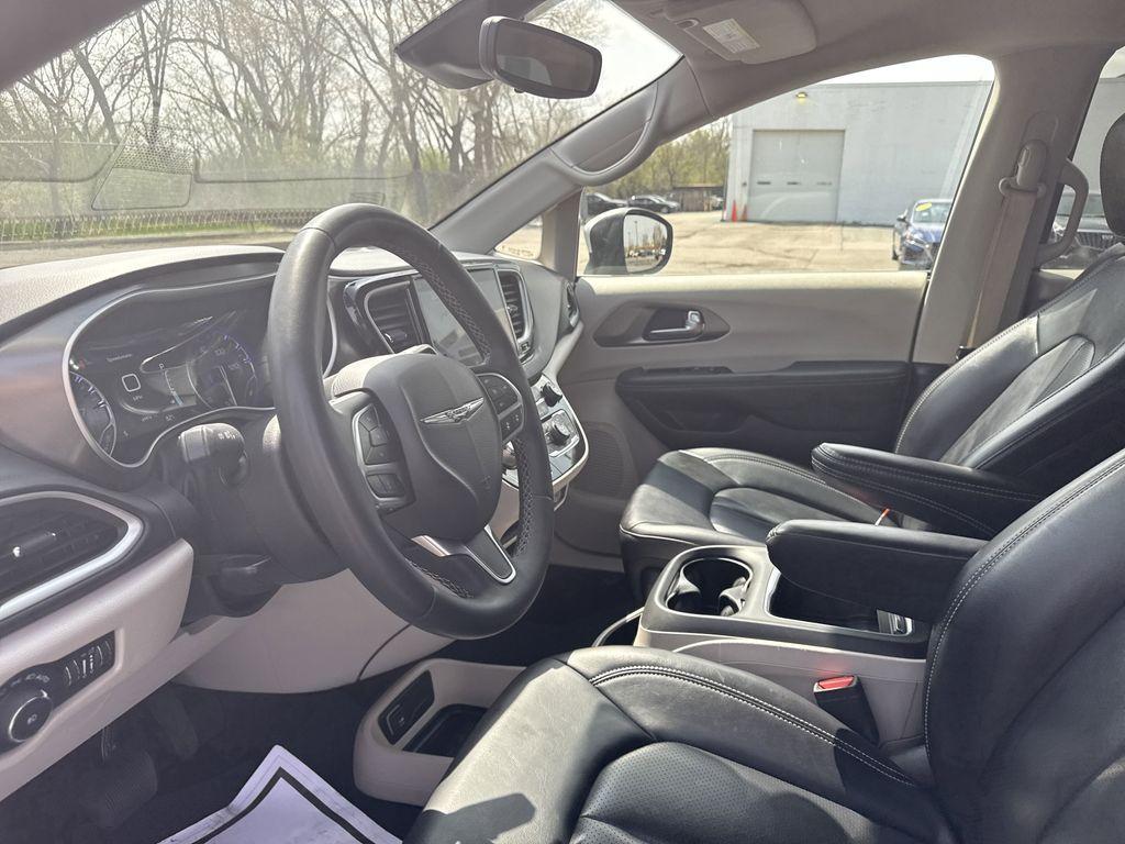 used 2023 Chrysler Pacifica car, priced at $22,867
