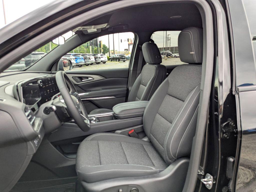 new 2025 Chevrolet Traverse car, priced at $41,706