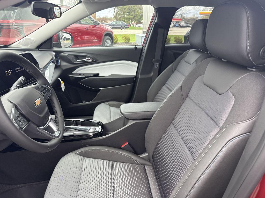 new 2025 Chevrolet Trax car, priced at $23,718