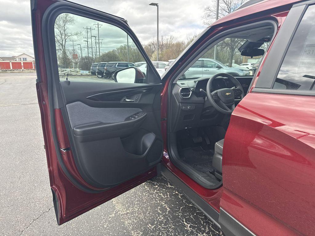 new 2025 Chevrolet TrailBlazer car, priced at $24,771