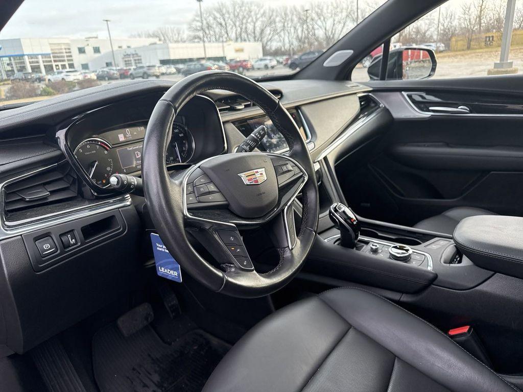 used 2022 Cadillac XT5 car, priced at $34,343