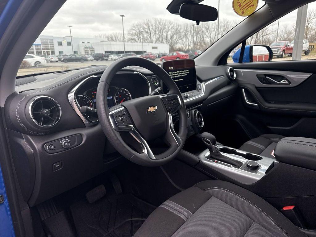 new 2025 Chevrolet Blazer car, priced at $33,223