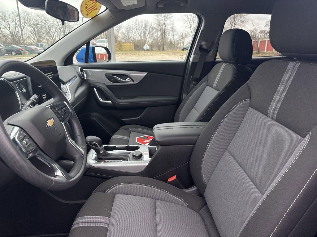 new 2025 Chevrolet Blazer car, priced at $33,223