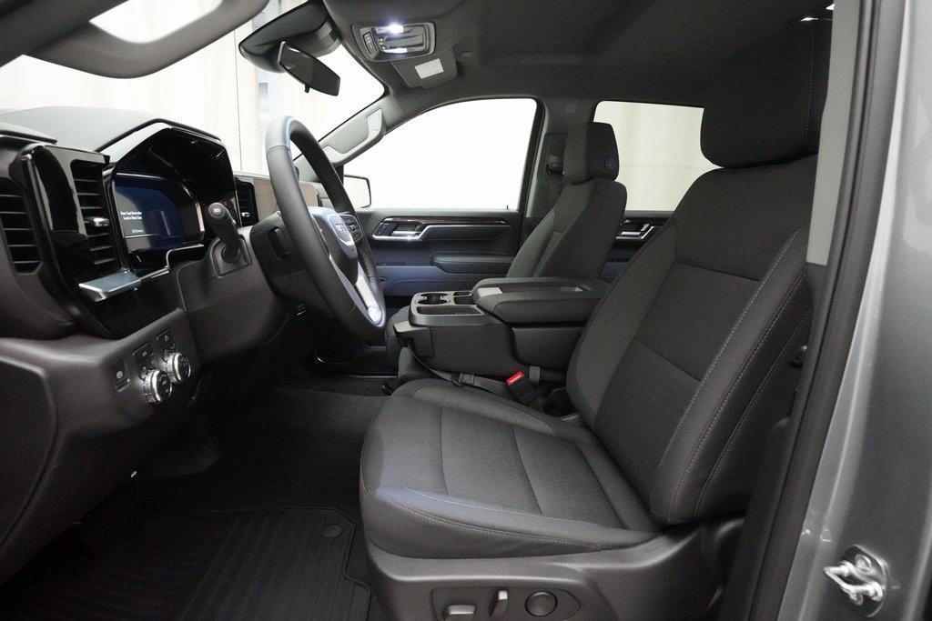 used 2025 GMC Sierra 1500 car, priced at $47,036