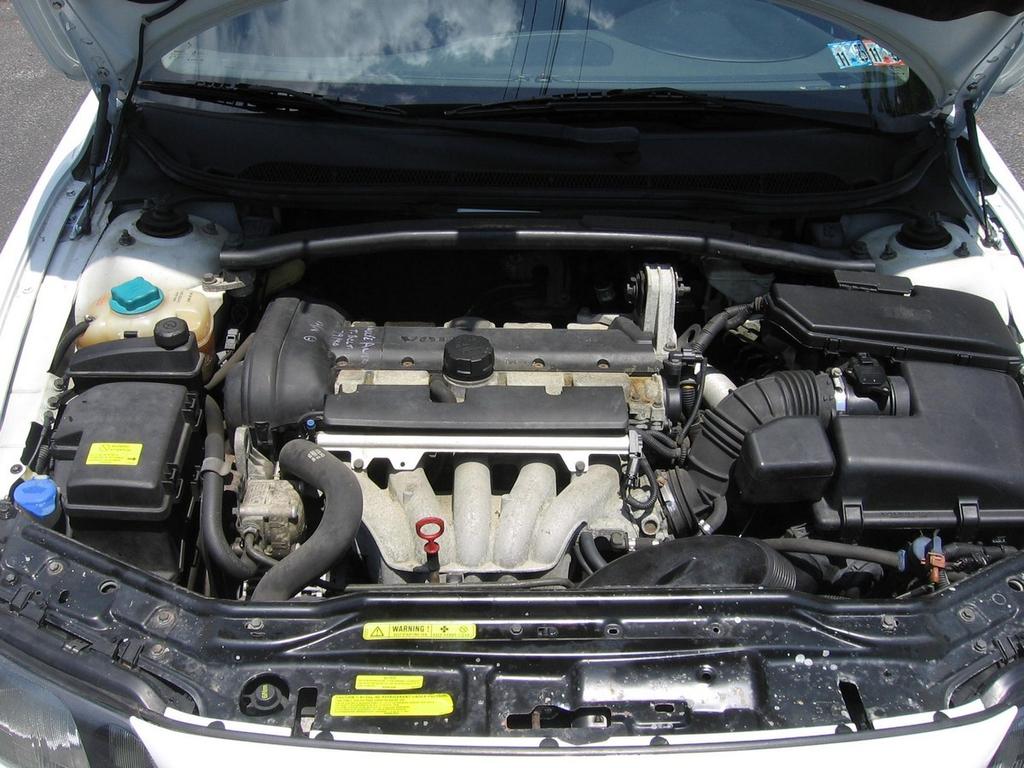 used 2004 Volvo S60 car, priced at $5,200