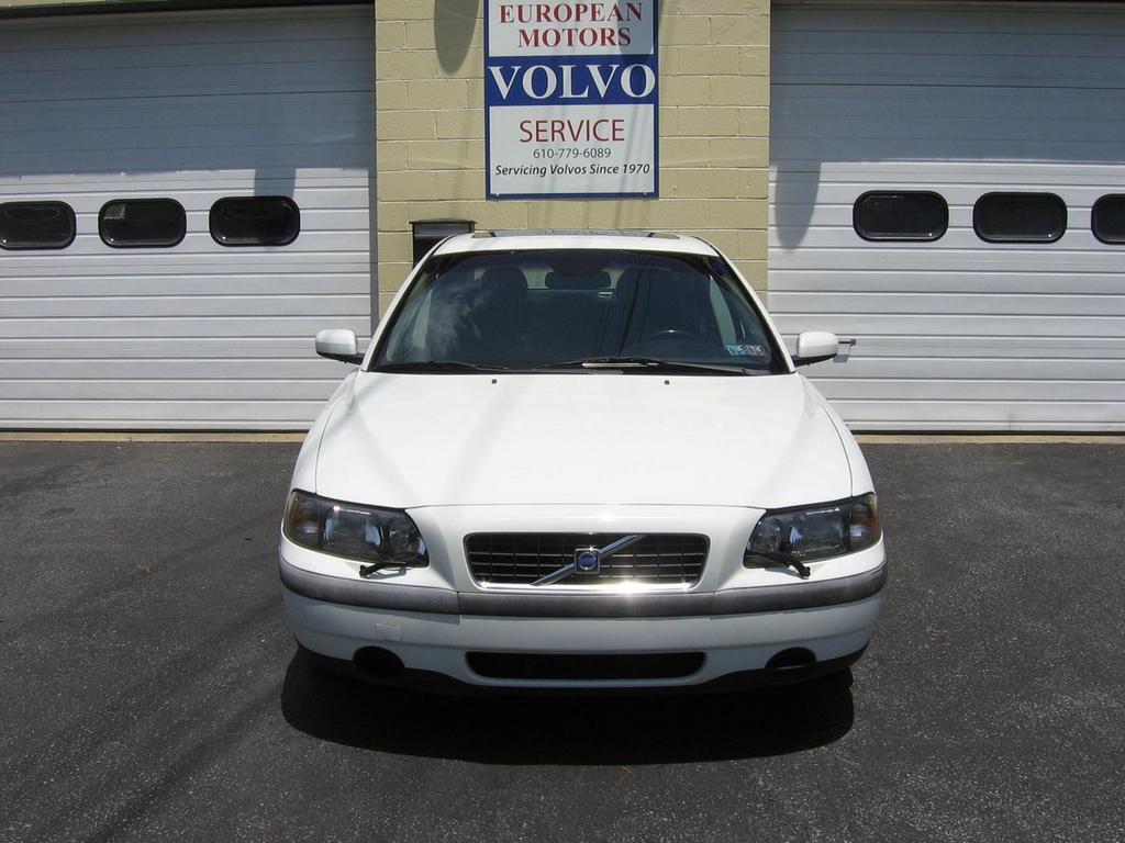 used 2004 Volvo S60 car, priced at $5,200