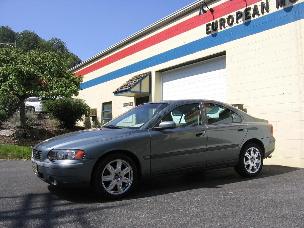 used 2004 Volvo S60 car, priced at $5,000