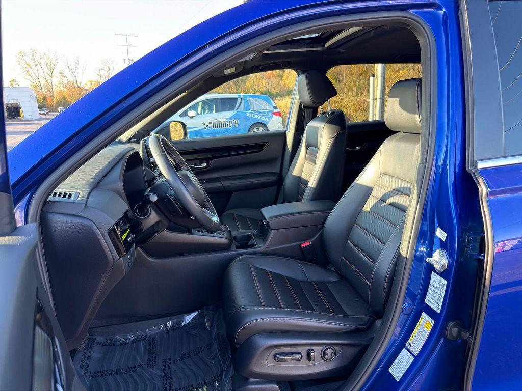 used 2024 Honda CR-V Hybrid car, priced at $33,400