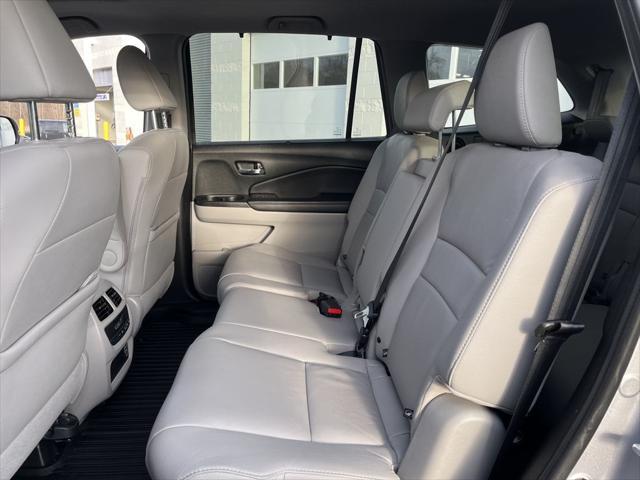 used 2022 Honda Pilot car, priced at $32,900