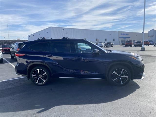 used 2021 Toyota Highlander car, priced at $33,900