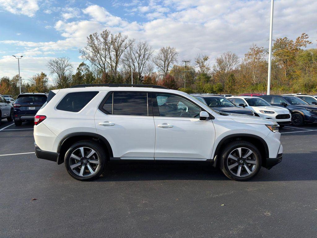 used 2025 Honda Pilot car, priced at $44,900
