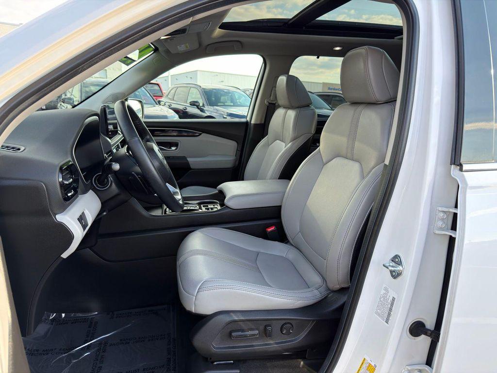 used 2025 Honda Pilot car, priced at $44,900